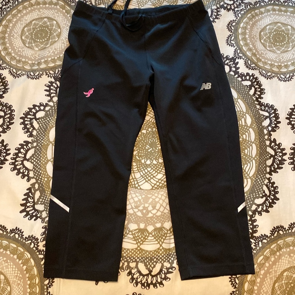 NEW BALANCE Women's Sz M Black Breast Cancer Awareness Running Leggings Capris